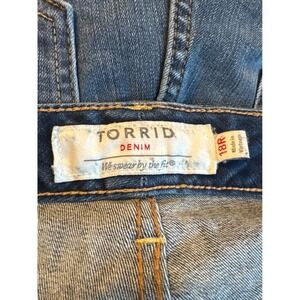 Torrid plus size jeans denim‎ 18R 30 inseam. Distressed, straight leg
